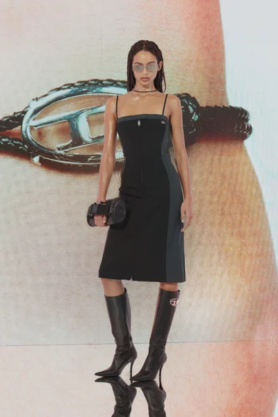 Look 16